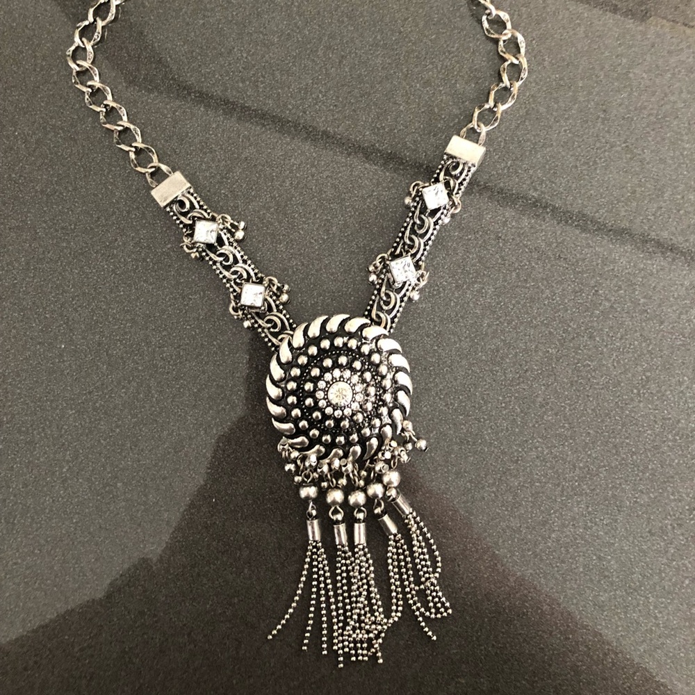 Edgy chic necklace